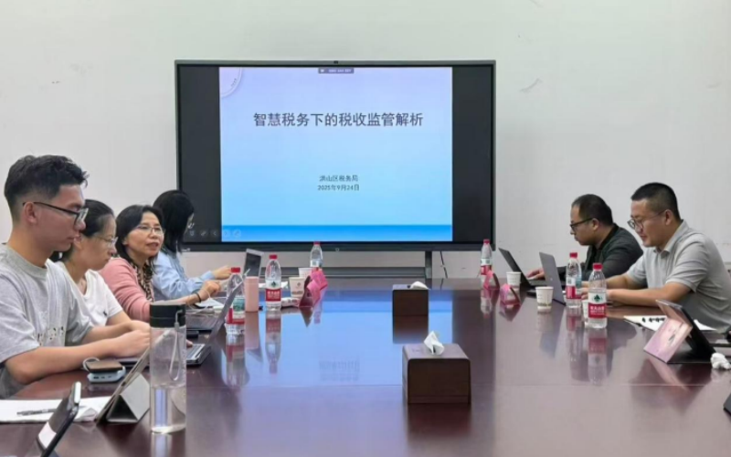 武汉市洪山区税务局走进中南民族大学和武汉职业技术大学。