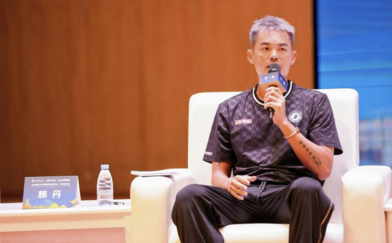 林丹在发布会上分享教育理念。主办方供图