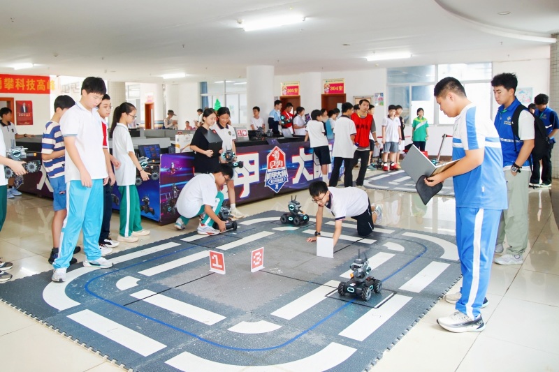 比赛中,孩子们创意纷呈。