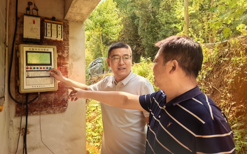 收购人员检查设施设备。谢春妮摄