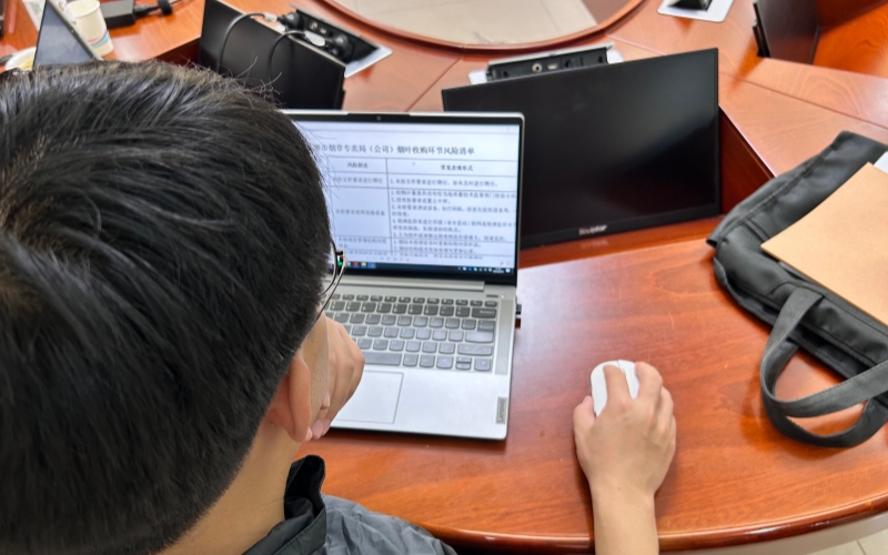 收购人员检查设施设备。谢春妮摄