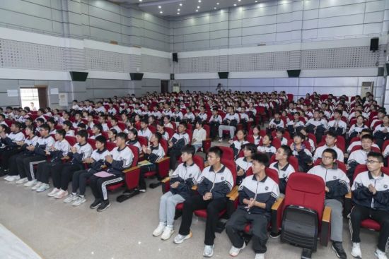 台北黄陂同乡会返乡捐资助学活动现场。