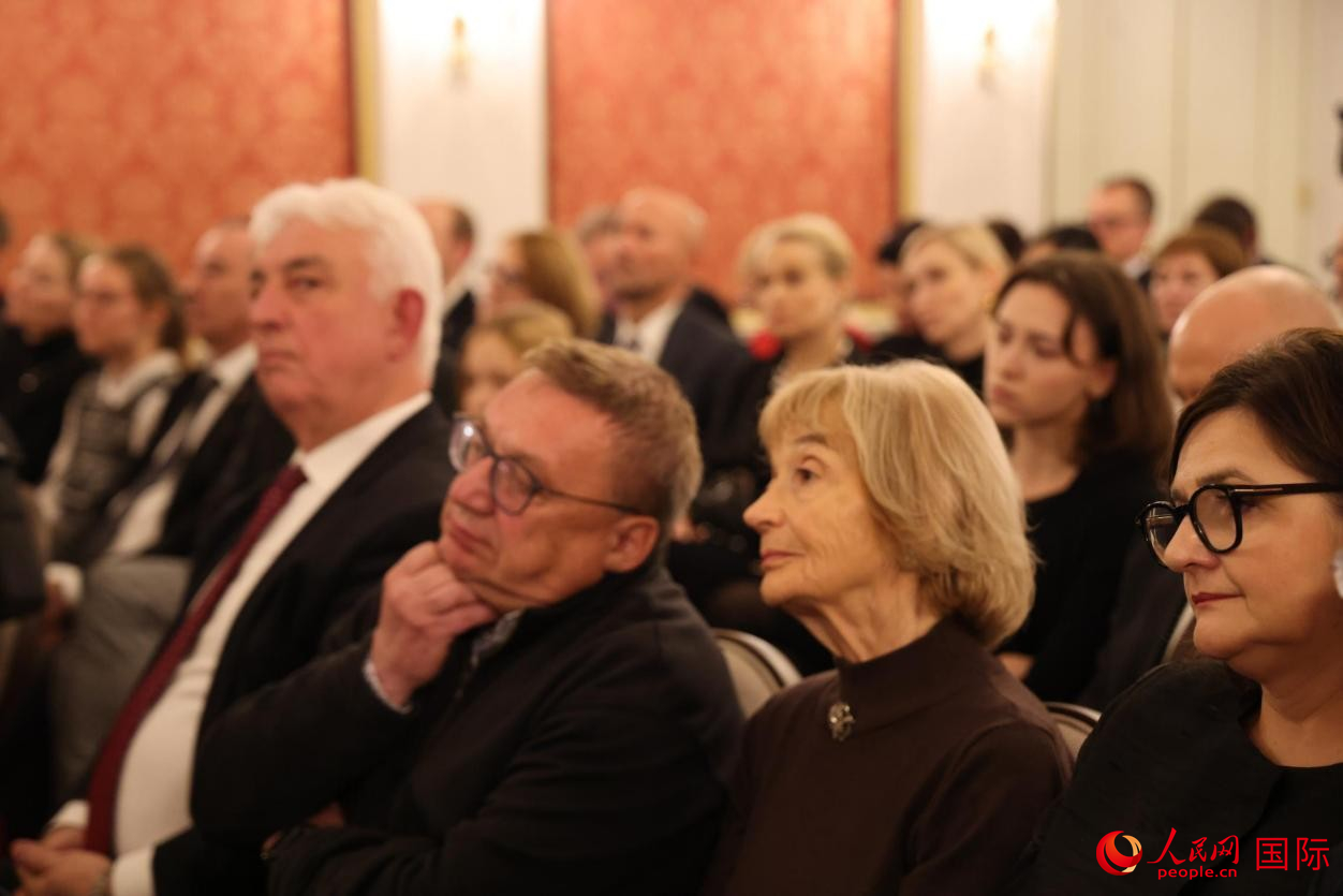 来宾认真聆听。人民网记者 禹丽敏摄