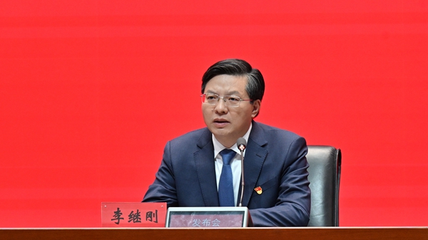 黑龙江省商务厅党组书记、厅长李继刚。李鹏举摄