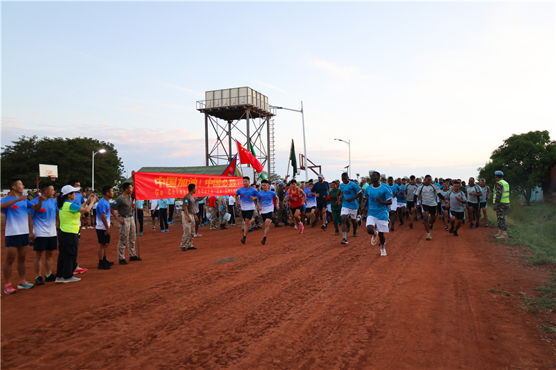 比赛开跑。韩瑞田摄