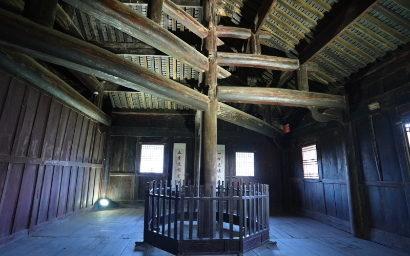 “一柱十二梁”。