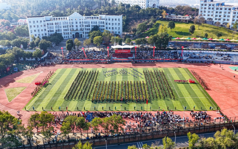 武昌理工学院运动会现场。
