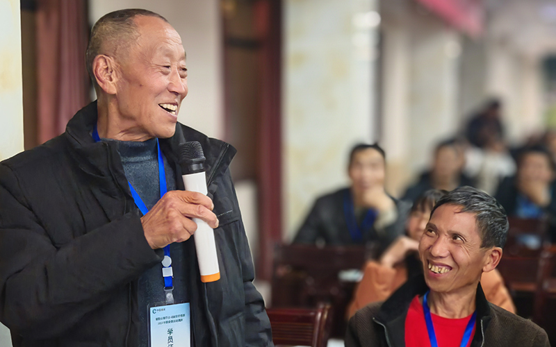 烟农代表发言。