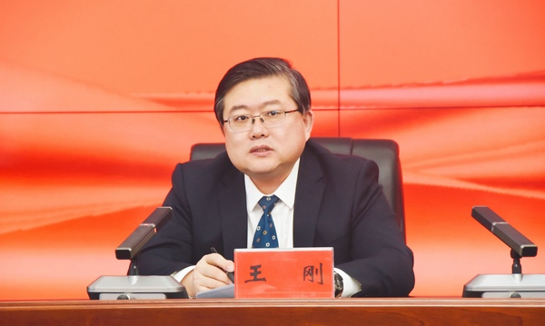 绥化市工信局党组书记、局长王刚。图片由绥化市委宣传部提供