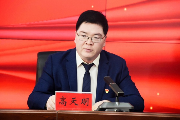 绥化市教育局党组成员、副局长高天明。图片由绥化市委宣传部提供