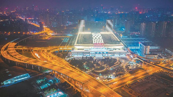 2025年12月29日，航拍镜头下的合肥西站夜景。