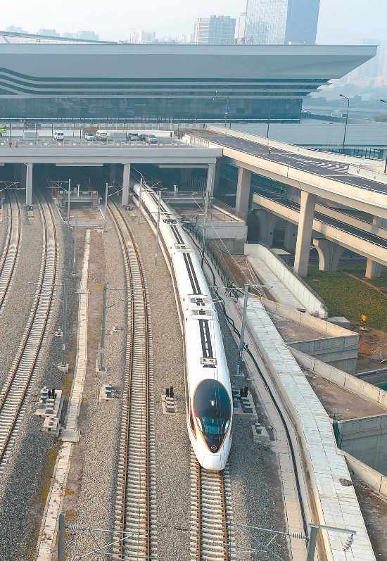 2025年12月30日，首发车G9500次列车驶出合肥西站。