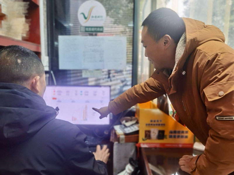 宜城烟草客户经理指导零售客户查看经营数据