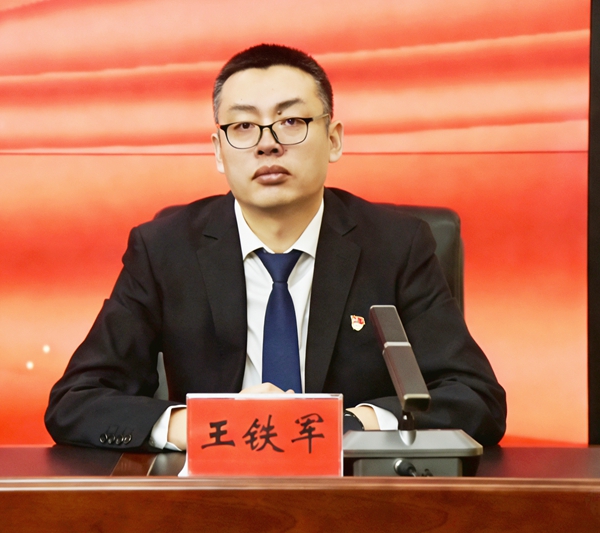 绥化市人社局党组成员、副局长王铁军。图片由绥化市委宣传部提供
