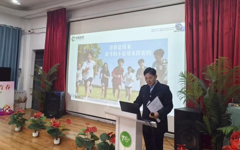 洪山区局开展送法进校园活动。