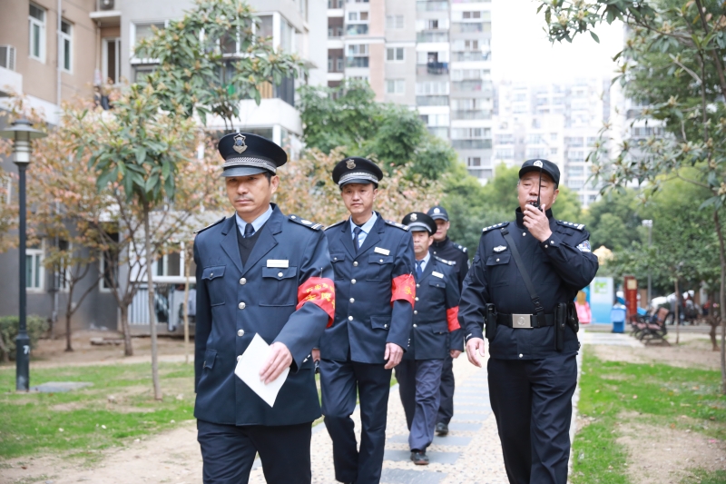 “江城义警”在巡逻。