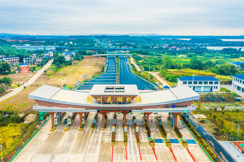 鄂州花湖机场高速是湖北首条智慧高速
