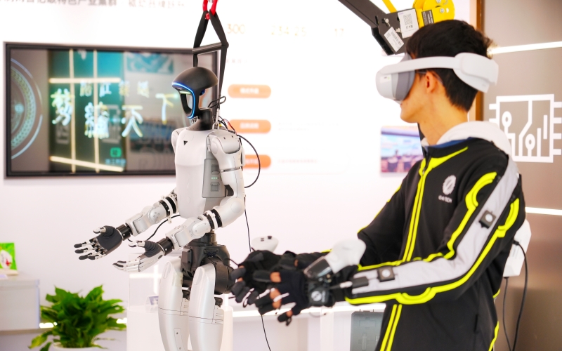 机器人展示。关洪磊摄