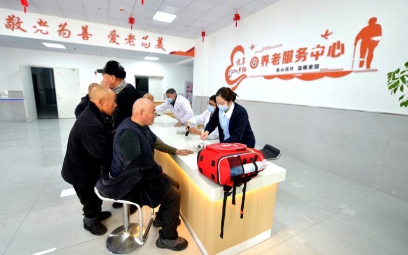 为养老服务中心老人体检。