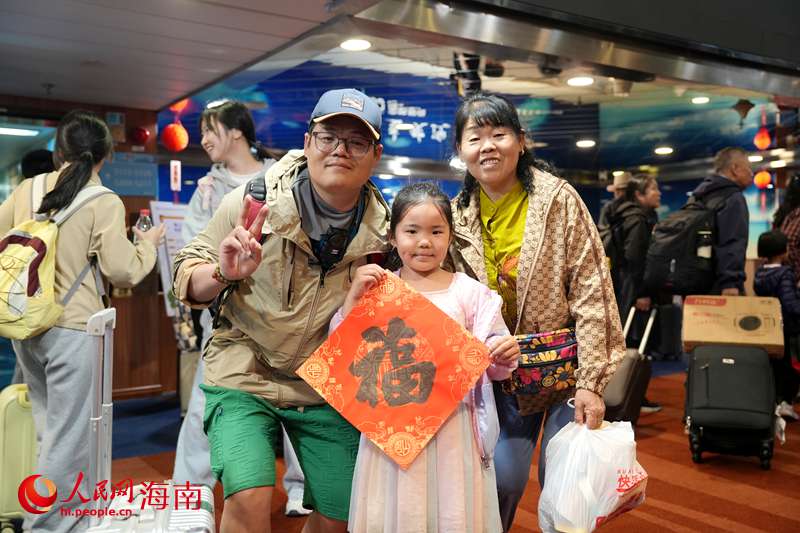 春运暖心，乘客在航程中收到了新春祝”福“。人民网记者 符武平摄 (11)