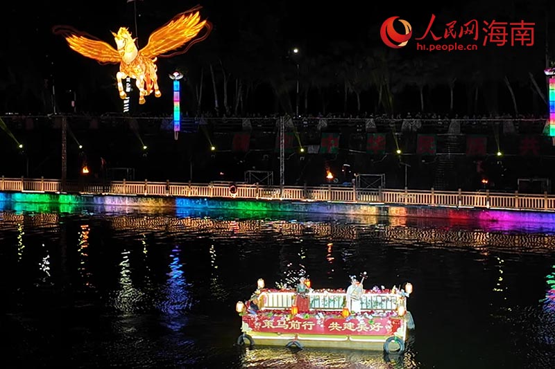 保亭七仙奇梦不夜城水上演艺春节假期首日开演。 人民网记者 孟凡盛摄