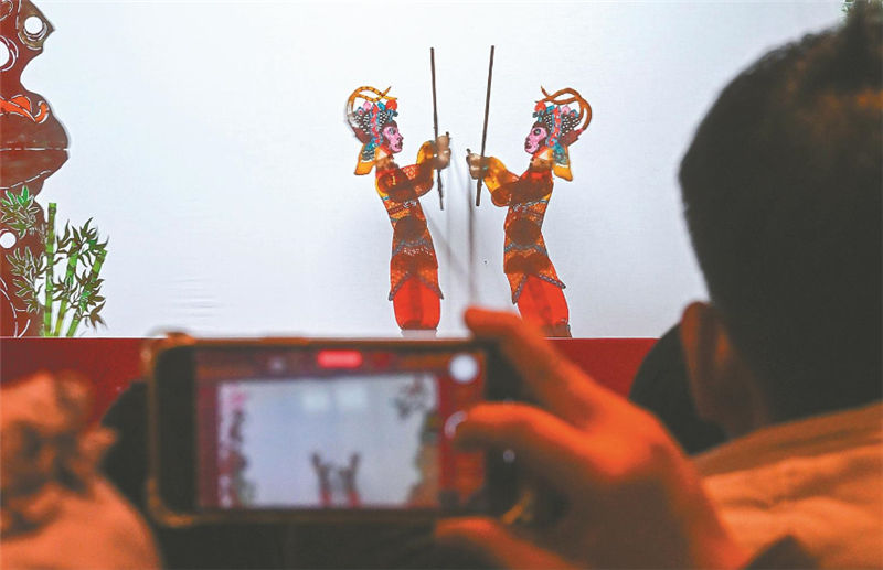  马派皮影戏的经典剧目《真假美猴王》深受观众喜爱。