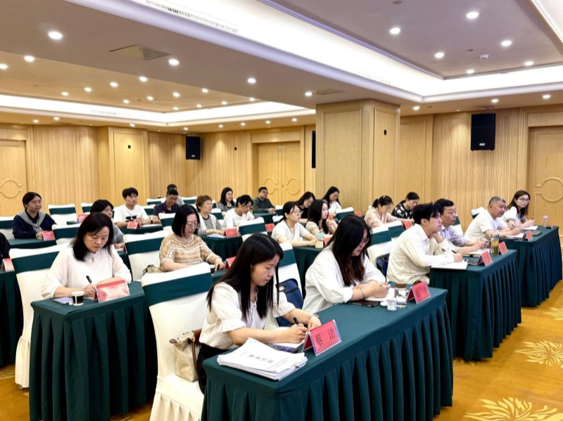 举办财务知识专题培训。邓诗雨摄