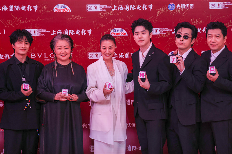 电影《魔方小姐》主创。 人民网记者 王初摄