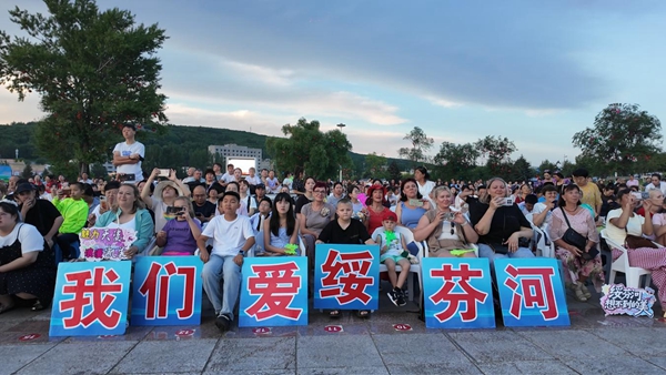 外地游客在绥芬河参加活动。绥芬河市委宣传部供图